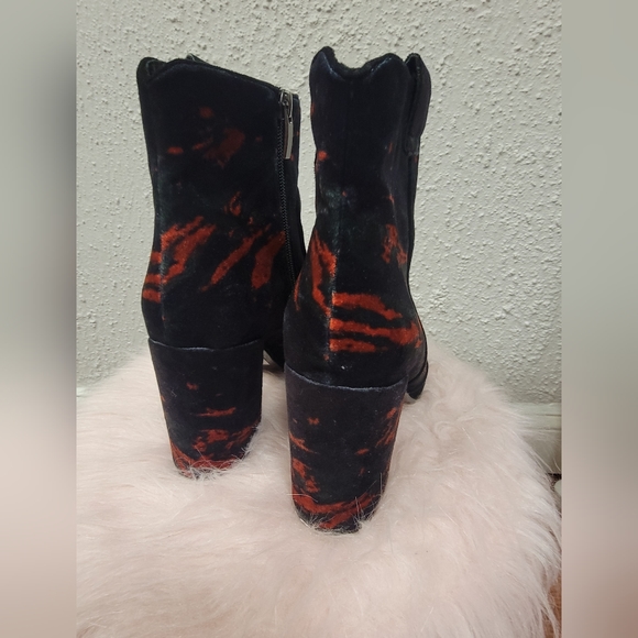 ❤🩷Bruno Premi Anthropologie - Velvet Black with Red & Green Heeled Boots❤🩷 - Picture 5 of 14